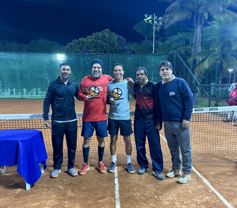 Galeria estrela-promoveu-torneio-de-tenis-com-duplas-da-4-classe
