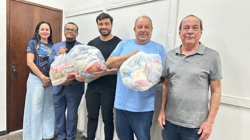 Noticia estrela-entrega-alimentos-arrecadados-para-o-show-da-blitz-a-paroquia-sao-jose